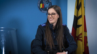 Célicia : De danseuse pro à policière : dans les coulisses de police secours - null - carac - TV Suisse en direct et en replay